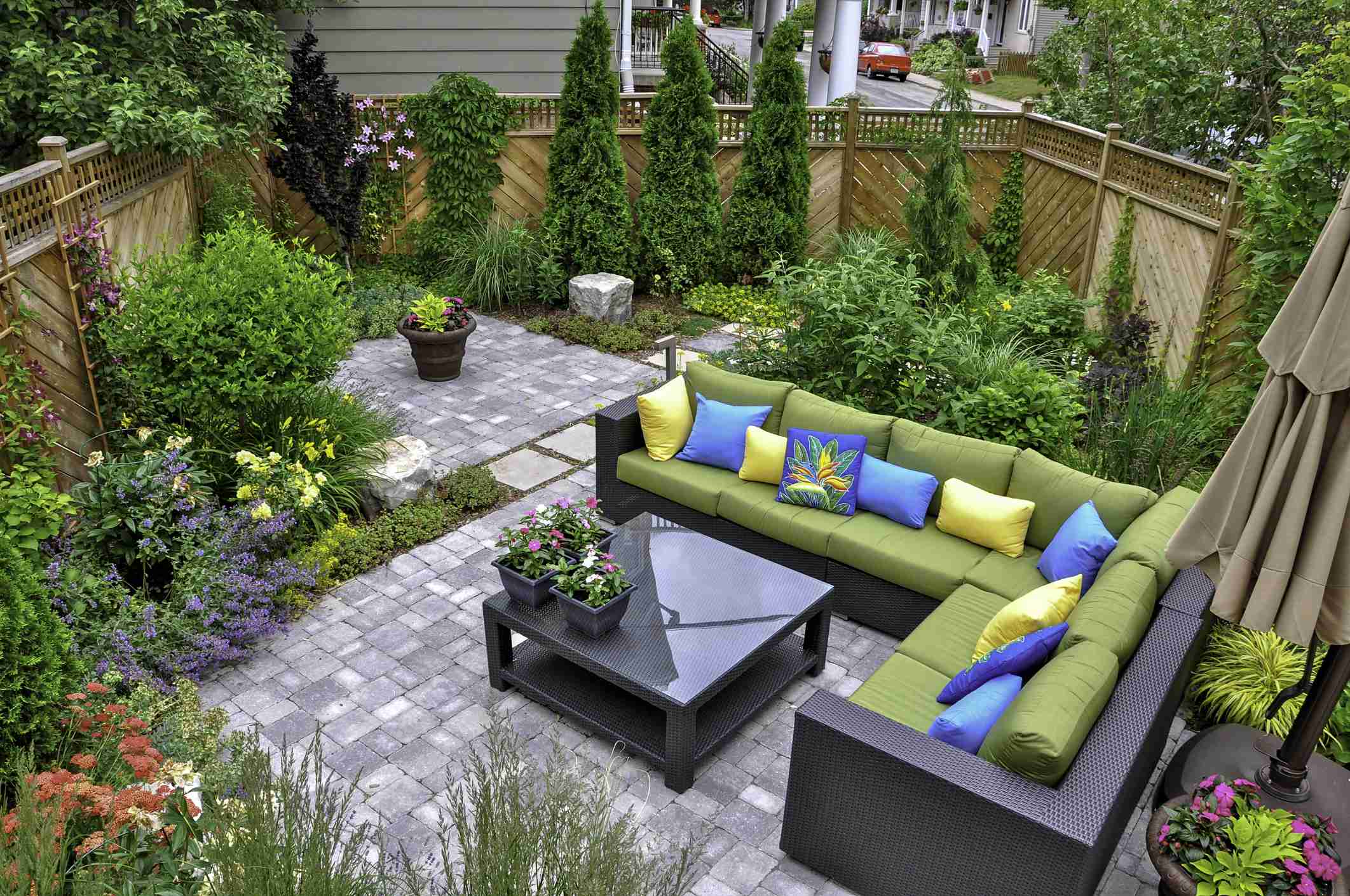 Transform Your Yard: Landscaping features that add value to your home

 